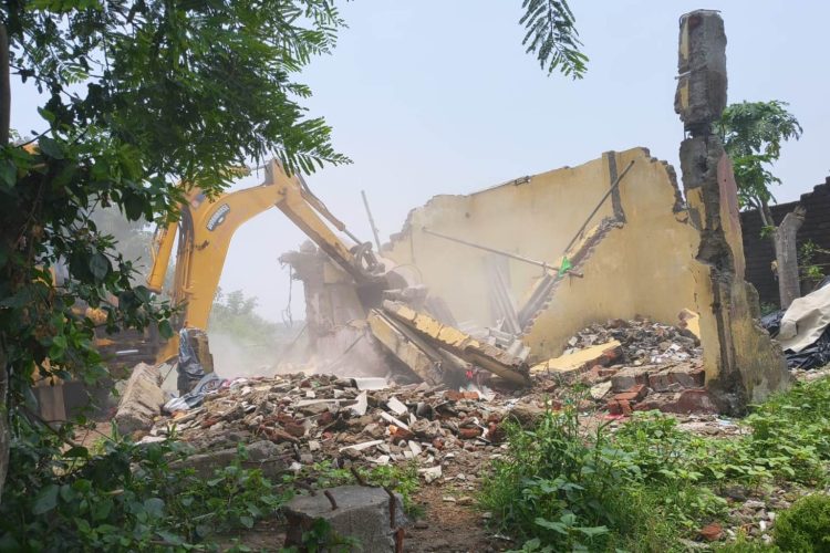 कांके डैम से लेकर पिस्का मोड़ तक Nagar Nigam का एक्शन, अवैध खटाल ध्वस्त 1 Municipal Corporation takes action from Kanke Dam to Piska More; illegal cattle sheds demolished, anti-encroachment drive intensified.