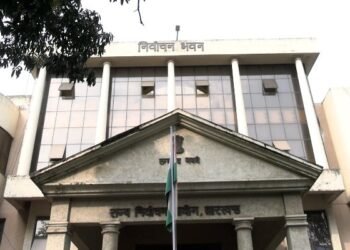 Security arrangements for the Medininagar Municipal Corporation elections have come under scrutiny. On Saturday, a BJP delegation submitted a memorandum to the State Election Commission at Ratu Road, identifying 41 booths in the Medininagar Municipal Corporation as highly sensitive.