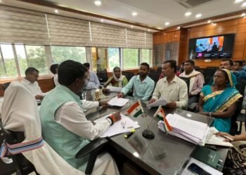 Janta Darbar becomes “court of relief”: Disabled person receives e-tricycle, investigation ordered into fake land case