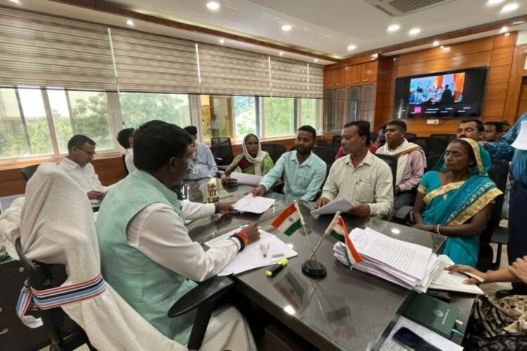 Janta Darbar becomes “court of relief”: Disabled person receives e-tricycle, investigation ordered into fake land case