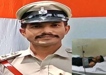 Despite suffering a shoulder fracture, a Ranchi Sub-Inspector arrested two criminals.
