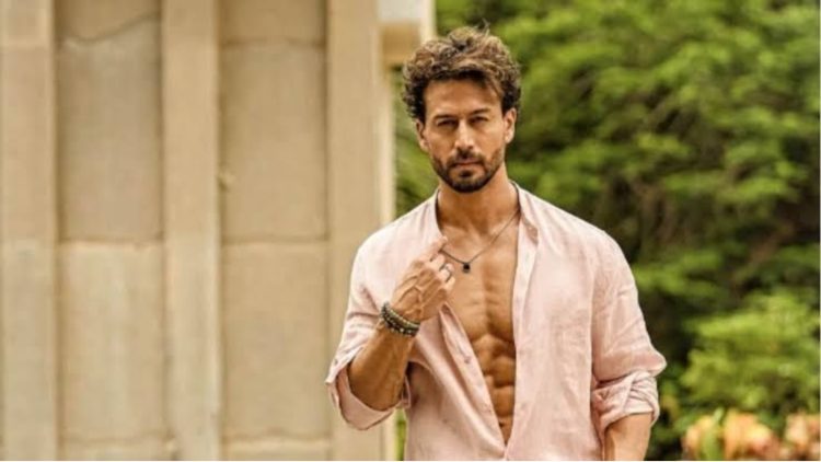 A pistol, 20 cartridges, and 2 young women… The entire arms supply network exposed in the Tiger Shroff firing case.