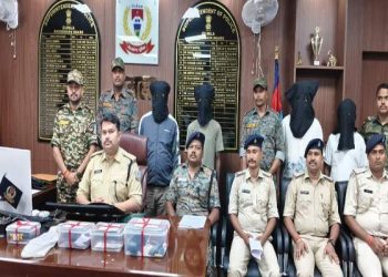 PLFI का जोनल कमांडर विश्राम कोंगाड़ी और उसके 4 साथी गुमला से गिरफ्तार, पुलिस को मिली बड़ी सफलता 8 गुमला में PLFI जोनल कमांडर विश्राम कोंगाड़ी समेत चार उग्रवादी गिरफ्तार