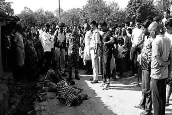 धनबाद में खूनी जमीन विवाद! भतीजे का गला काटकर मर्डर, मामले में चाचा समेत 5 लोगों के नाम 1 धनबाद के बरवाअड्डा में जमीन विवाद में युवक की हत्या के मामले की जांच करती पुलिस