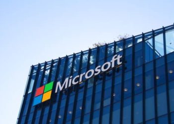 Microsoft ने 60 हजार कर्मचारियों को दिया नौकरी छोड़ने का ऑफर! बदले में मिलेगी एक साल तक की सैलरी 8 Microsoft has offered 60,000 employees the option to leave the company; in return, they will receive up to one year's salary.