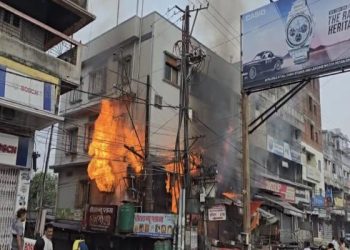 Dhanbad News: Massive Fire at Chaudhary Sweets in Dhanbad; Goods Worth Lakhs Reduced to Ashes