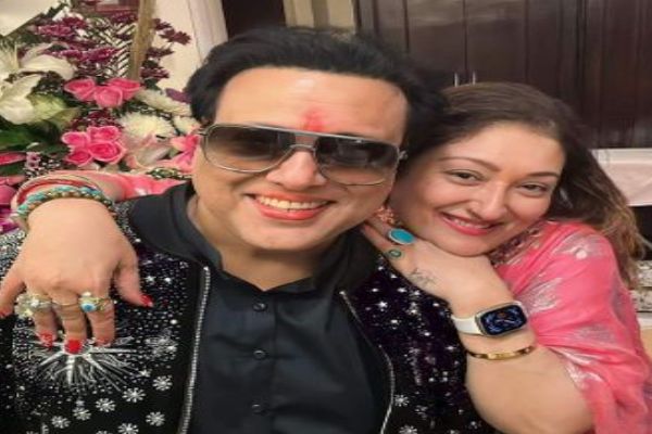 गोविंदा ने सुनीता आहूजा संग तलाक की खबरों पर तोड़ी चुप्पी, कहा- ‘हम हिंदू हैं, हमारे घर में तलाक शब्द नहीं’ 1 गोविंदा और सुनीता आहूजा की तस्वीर, तलाक की खबरों और अपने रिश्ते पर अभिनेता के बयान को लेकर चर्चा