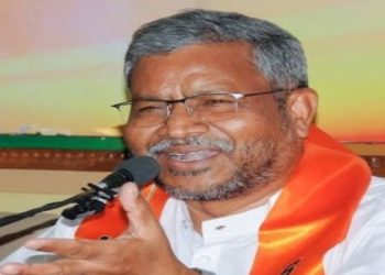 Uproar in Latehar over the dumping of government medicines; Babulal Marandi attack on the Health Minister