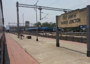 Ranchi Railway Station: Passengers Face Mounting Difficulties Amidst Scorching Heat
