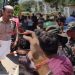 ABVP प्रदर्शन के दौरान हंगामा, बरियातू थानेदार की वर्दी फाड़ने का आरोप; पुलिस और छात्रों में हुई धक्का-मुक्की 11 Uproar during ABVP protest; allegation of Bariyatu Station House Officer's uniform being torn; scuffle breaks out between police and students.