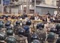 उज्जैन में शाही मस्जिद के हिस्से को हटाने के विरोध में प्रदर्शन और पुलिस की कार्रवाई