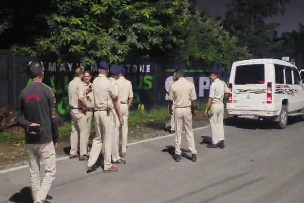 जमशेदपुर में पुलिस और अपराधियों के बीच मुठभेड़, रेस्टोरेंट फायरिंग के दो आरोपी घायल 1 जमशेदपुर में पुलिस और अपराधियों के बीच मुठभेड़, रेस्टोरेंट फायरिंग के दो आरोपी घायल
