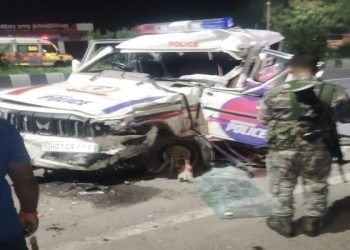 Dhanbad barwaadda hazaribagh police road accident