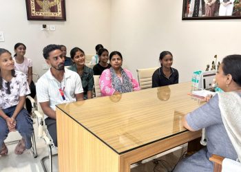 Minister Deepika Pandey Singh met with hockey players and boosted their morale for the CISCE tournament.