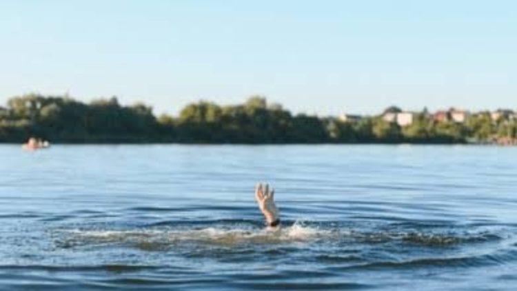 Report of a man drowning in the pond at Kokar Distillery Park.