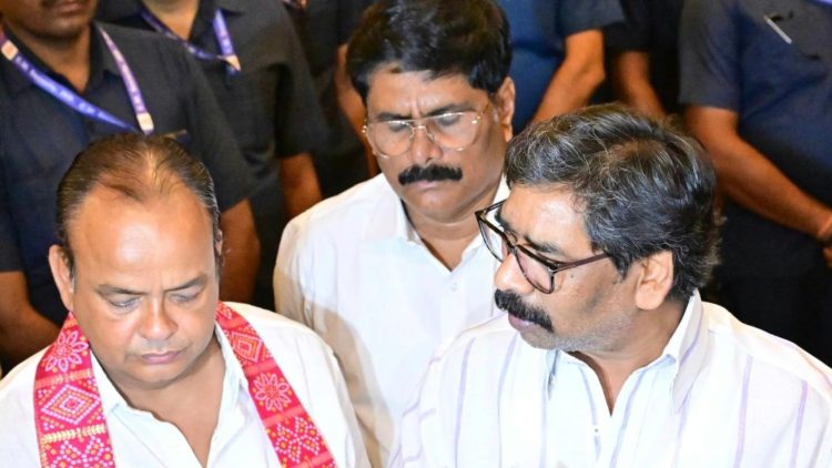 "I can take on the BJP, but against my own..." Who does Irfan Ansari mean by "my own"? He makes a significant statement regarding Hemant.
