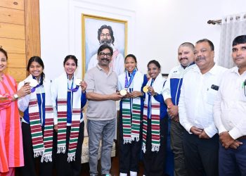 CM meets daughters of Jharkhand who won gold for India at the Asian Games; calls them a source of pride for the state.