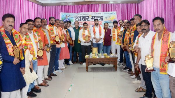 खबर मंत्र की पहल: रांची की दुर्गा पूजा समितियों का सम्मान, शहर की समस्याओं पर भी खुलकर हुई चर्चा