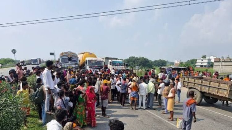 50–60 people jumped into the river upon seeing the police; two drowned in the Punpun River.
