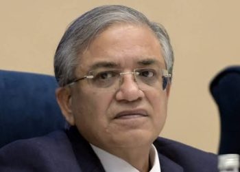 Breaking News: SIR विवाद के बीच CEC ज्ञानेश कुमार की Z+ सुरक्षा बढ़ी, घर-दफ्तर पर कड़ा पहरा 3 Amid the ongoing controversy, CEC Gyanesh Kumar's security upgraded to Z+; tight security deployed at his residence and office.