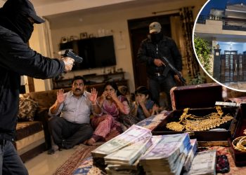Armed robbery at an agriculture officer's home in Ranchi; criminals held the family hostage and made off with jewelry and cash worth lakhs.