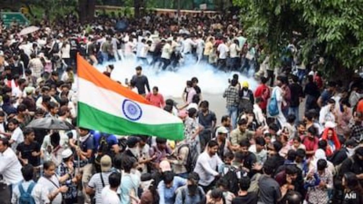 दिल्ली में इंटरनेट बंद करने पर केंद्र ने सुप्रीम कोर्ट से मांगी बिना शर्त माफी, मेट्रो पाबंदियों पर भी जवाब 1 Centre tenders unconditional apology to Supreme Court over internet shutdown in Delhi; also responds regarding metro restrictions.