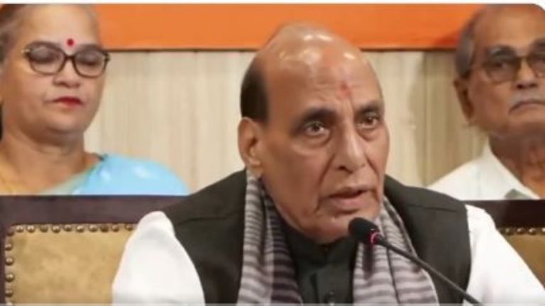 राजनाथ सिंह का राहुल गांधी पर हमला, पूछा- क्या सपा के बिना रायबरेली जीत पाएंगे?