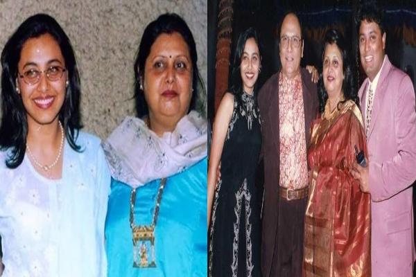 रानी मुखर्जी की मां का 75 साल की उम्र में निधन, YRF ने की पुष्टि; परिवार ने की प्राइवेसी की अपील 1 रानी मुखर्जी और उनकी मां कृष्णा मुखर्जी