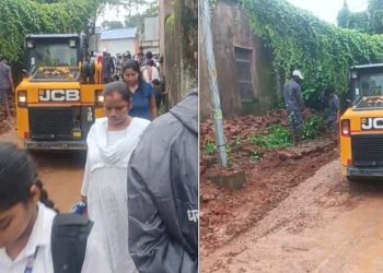 Long wall collapses on the main road to De Nobili School in Dhanbad.
