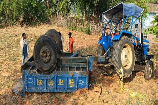 Dhanbad News: 31-Year-Old Driver Dies Tragically After Tractor Overturns in Rajganj