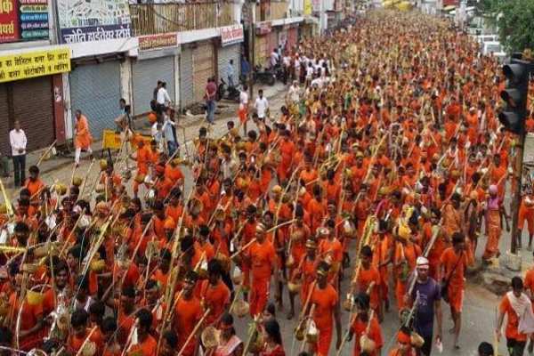 Sawan 2026: सुल्तानगंज से बाबाधाम तक श्रद्धालुओं के लिए जरूरी जानकारी 3 सुल्तानगंज से गंगाजल लेकर निकलते कांवरिये