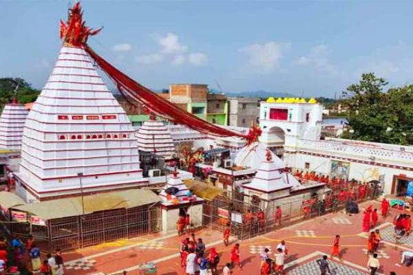 Sawan 2026: सुल्तानगंज से बाबाधाम तक श्रद्धालुओं के लिए जरूरी जानकारी 4 बाबा बैद्यनाथ ज्योतिर्लिंग मंदिर परिसर