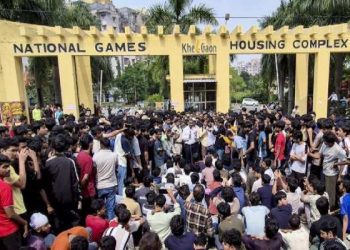IIIT रांची में छात्र की मौत के बाद निदेशक के इस्तीफे और बुनियादी सुविधाओं में सुधार की मांग को लेकर छात्रों का विरोध प्रदर्शन