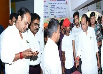 Jharkhand News: Dr irfan ansari bishnugarh CHC inspection