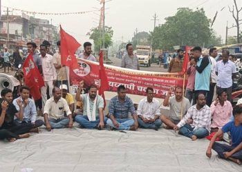 Students' Anger Erupts in Jharkhand Against NEET Paper Leak and Cluster System