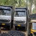 Koderma: जंगल में चल रहा था अवैध ढिबरा खनन! वन विभाग की छापेमारी में दो ट्रक जब्त 7 Koderma: जंगल में वन विभाग की कार्रवाई के दौरान अवैध ढिबरा लदे दो शक्तिमान ट्रक और एक ऑटो जब्त