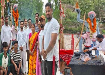 Jharkhand: धरती आबा भगवान बिरसा मुंडा के 136वें शहादत दिवस पर बनिया टोली में उमड़ा जनसैलाब