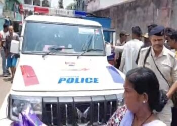 Dhanbad: Attempted Robbery of Man Returning from Bank; Two Accused Arrested Thanks to Vigilance of Locals