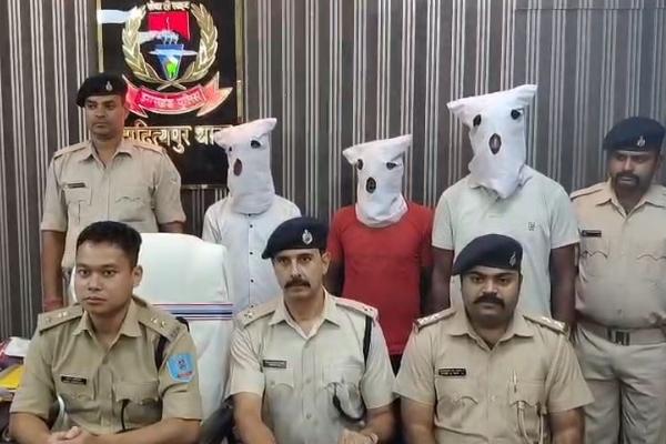 आदित्यपुर के कृषि विज्ञान केंद्र परिसर में मिले शव के मामले का पुलिस ने 24 घंटे में खुलासा किया 1 आदित्यपुर कृषि विज्ञान केंद्र परिसर में मिले रघु महतो के शव के मामले में पुलिस की कार्रवाई