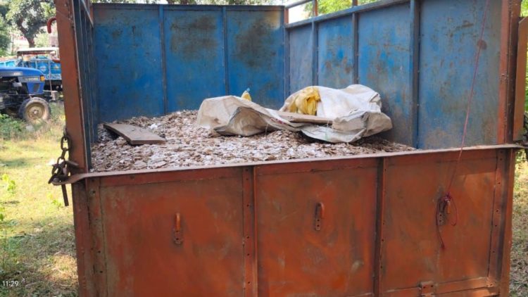 Forest Department takes major action against illegal mica trade in Giridih; vehicle loaded with 4 tonnes of mica seized