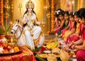 दुर्गा अष्टमी पर मां महागौरी की पूजा और कन्या पूजन करते श्रद्धालु