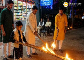 दिवाली की रात मिथिला में जलती है हुक्का-पाती, जानिए दिवाली पर इसे जलाने की वजह 4 मिथिला में दिवाली की रात हुक्का-पाती जलाने की पारंपरिक रस्म