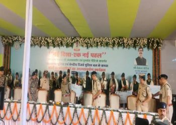 Jharkhand: झारखंड-छत्तीसगढ़ के लगभग 24 नक्सलियों ने किया सरेंडर