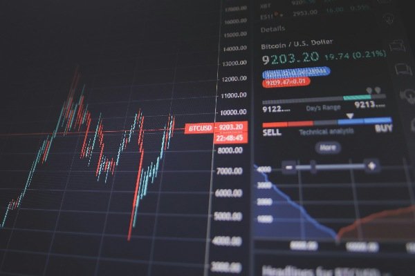 Share Market Update: Share Market Regains Momentum; Heavy Buying in Banking and Auto Stocks