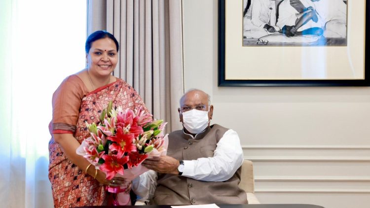 Minister Deepika Pandey Singh met the Congress leadership in Delhi; discussions were held regarding organizational expansion and the SIR process.