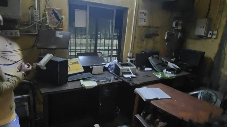 बालूमाथ में मगध कोलियरी कांटा पर फायरिंग, राहुल दुबे गैंग ने ली जिम्मेदारी 1 Firing at Magadh Colliery weighbridge in Balumath; Rahul Dubey gang claims responsibility.