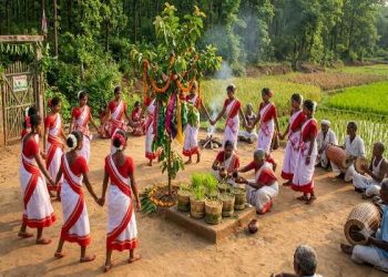 करमा पूजा की वो कहानी जो किताबों में कम मिलती है, जानिए करम डाल और जावा का रहस्य 11 Karma Puja 2026 में करम डाल और जावा की पूजा करती युवतियां