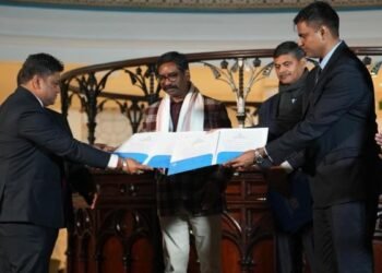 Jharkhand News: लंदन में मुख्यमंत्री हेमंत सोरेन और नवीन जिंदल समूह के बीच अहम बैठक, जानिए किन मुद्दों पर हुई चर्चा