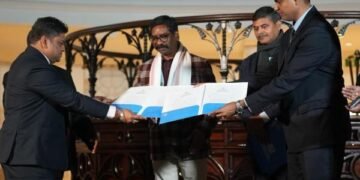 Jharkhand News: लंदन में मुख्यमंत्री हेमंत सोरेन और नवीन जिंदल समूह के बीच अहम बैठक, जानिए किन मुद्दों पर हुई चर्चा