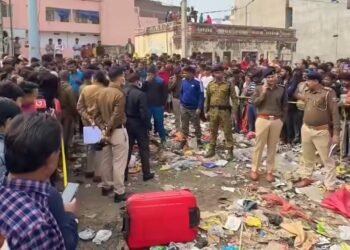 Rohtas Dehri station road sabji mandi crime scene where 15-year-old girl body found in trolley bag surrounded by police and forensic team